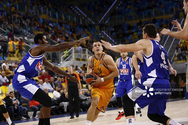 B费：这家俱乐部正在进步，但还没达到它必须达到的位置（B费：俱乐部在进步，但尚未达到应有高度）